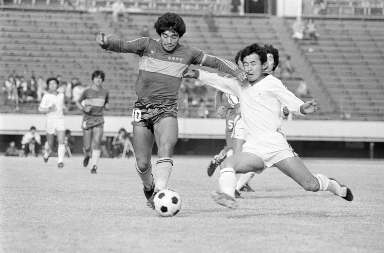 Su talento, calidad y olfato futbolístico le dieron la capitanía al Diego, su carácter el liderazgo.