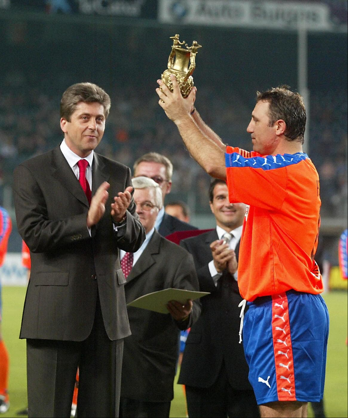 Líderes de Bulgaria incluso han reconocido en Stoichkov una de las grandes figuras históricas en el deporte de ese país, por lo que le han hecho reconocimientos por su trayectoria.