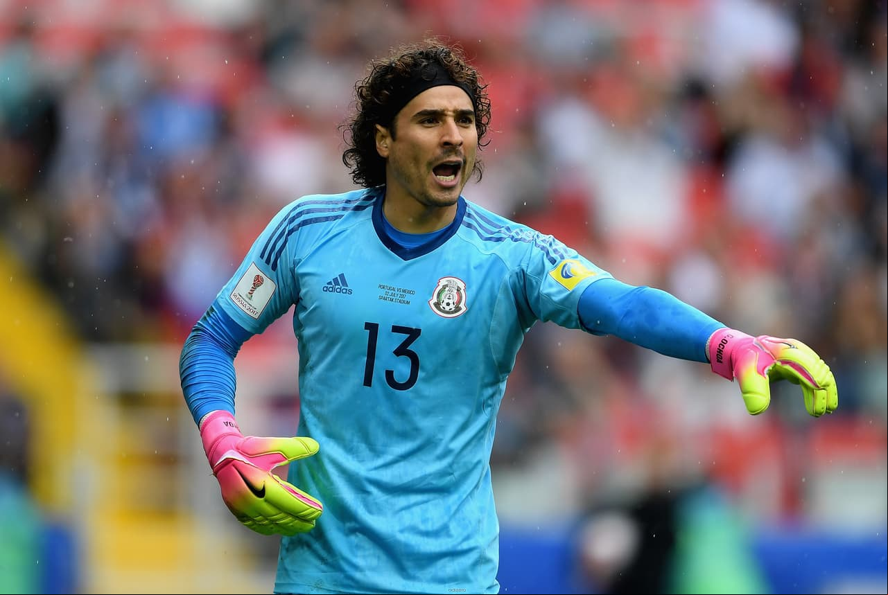 MOSCOW, RUSSIA - JULY 02: Guillermo Ochoa of Mexico gives his team instructions during the FIFA Confederations Cup Russia 2017 Play-Off for Third Place between Portugal and Mexico at Spartak Stadium on July 2, 2017 in Moscow, Russia. (Photo by Laurence Griffiths/Getty Images)