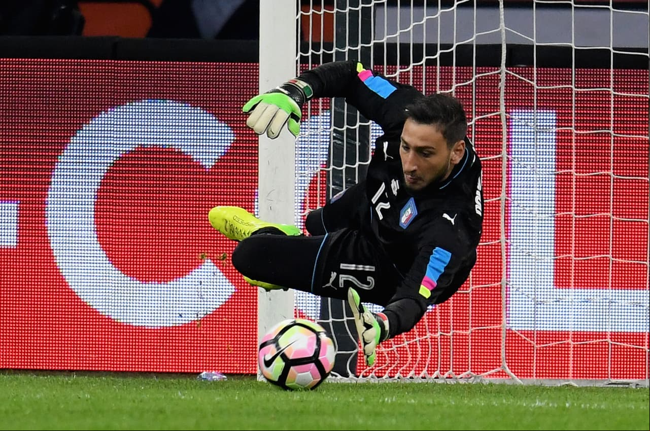 Gianluigi Bonnarumma: El más joven de la lista. Con sólo 18 años ya tiene la titularidad en el Milan y se convierte en el reemplazo natural de Buffon con Italia.